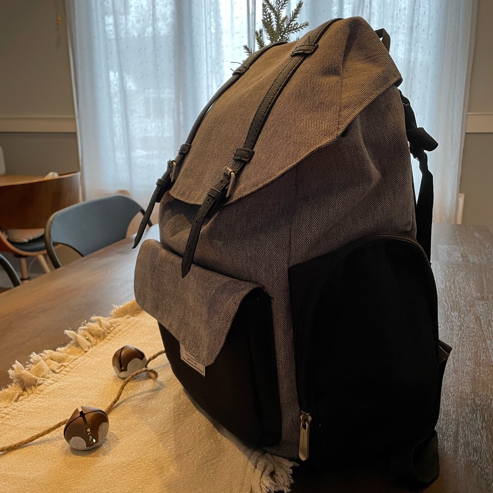 Eddie Bauer Places & Spaces Legend Backpack Diaper Bag - EXCELLENT CONDITION